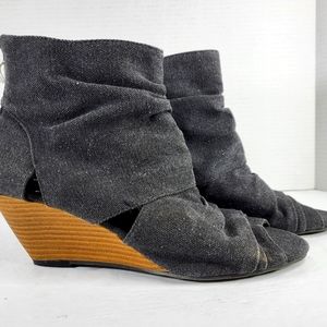 American Eagle Outfitters NWT Dark Grey Back Zip Wedge Open Toe Size 9.5